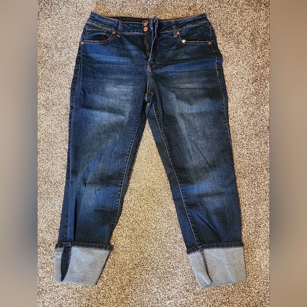 Maurices High Rise Cropped Jeans Size 14